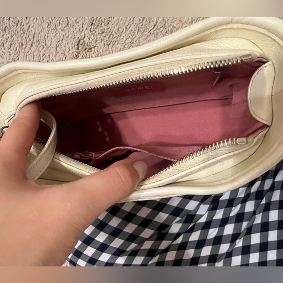 Chanel Gabrielle white small hobo crossbody - Picture 6 of 16